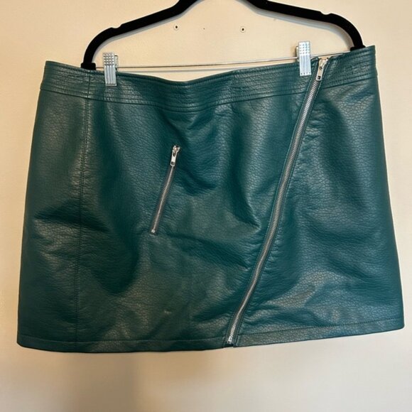 ASOS Curve Green Faux Leather Mini Skirt - Picture 1 of 3